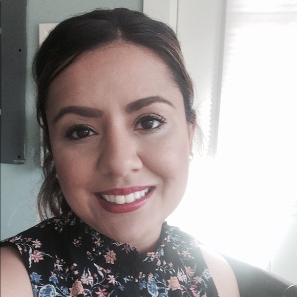 Meet your Posher, Magaly - Picture 2 of 3